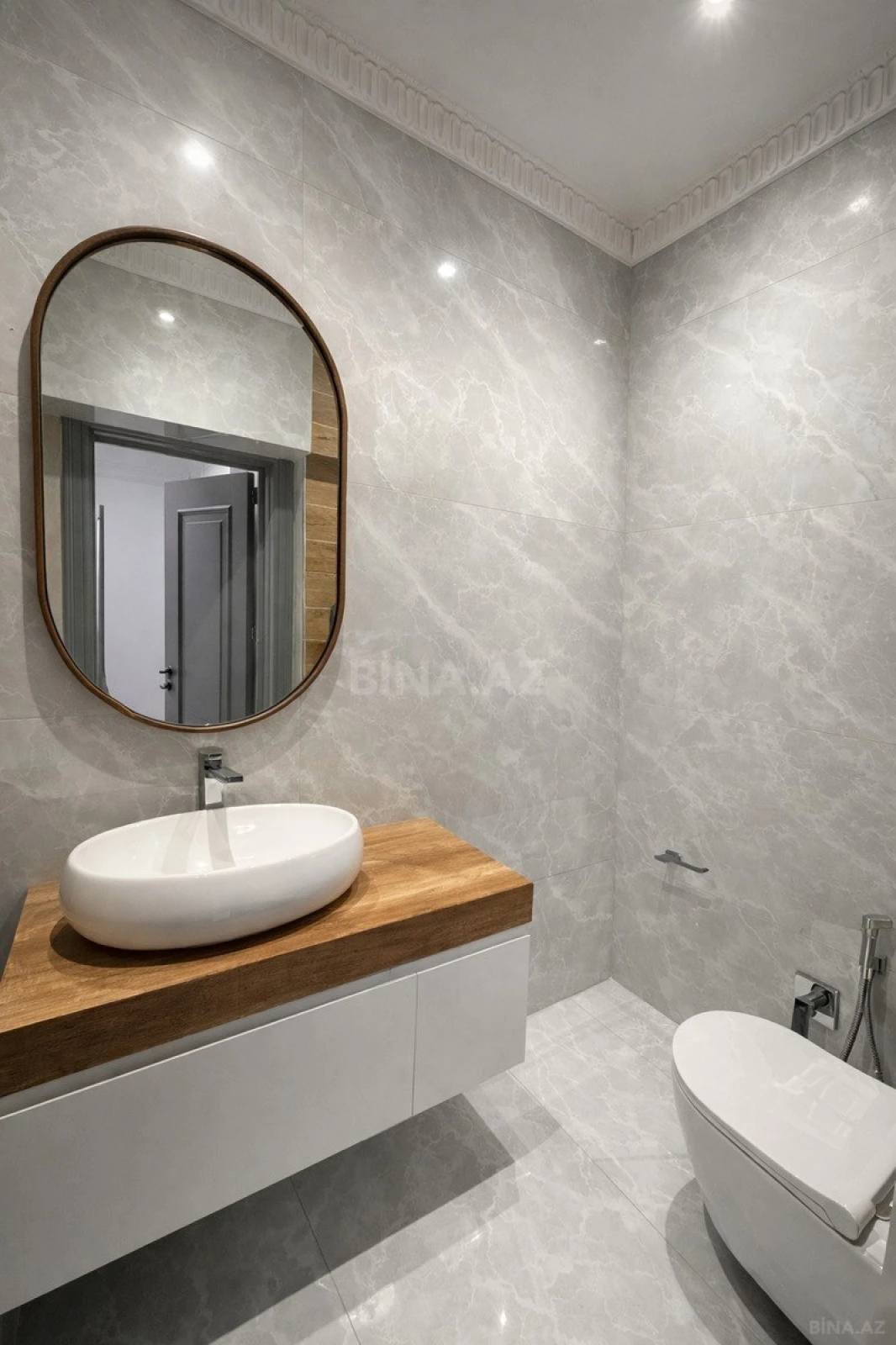 Satılır 2 otaqlı mənzil 101 m²