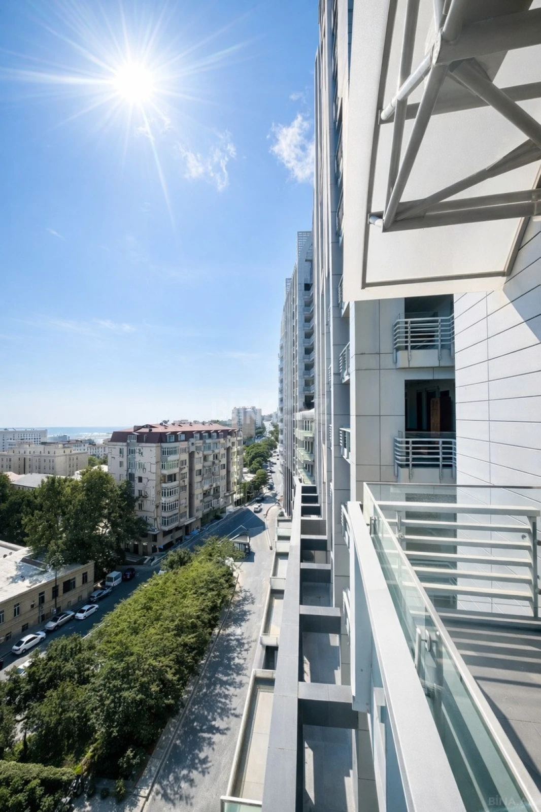 Satılır 2 otaqlı mənzil 101 m²