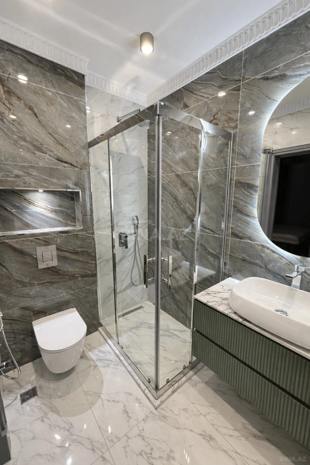 Satılır 2 otaqlı mənzil 101 m²