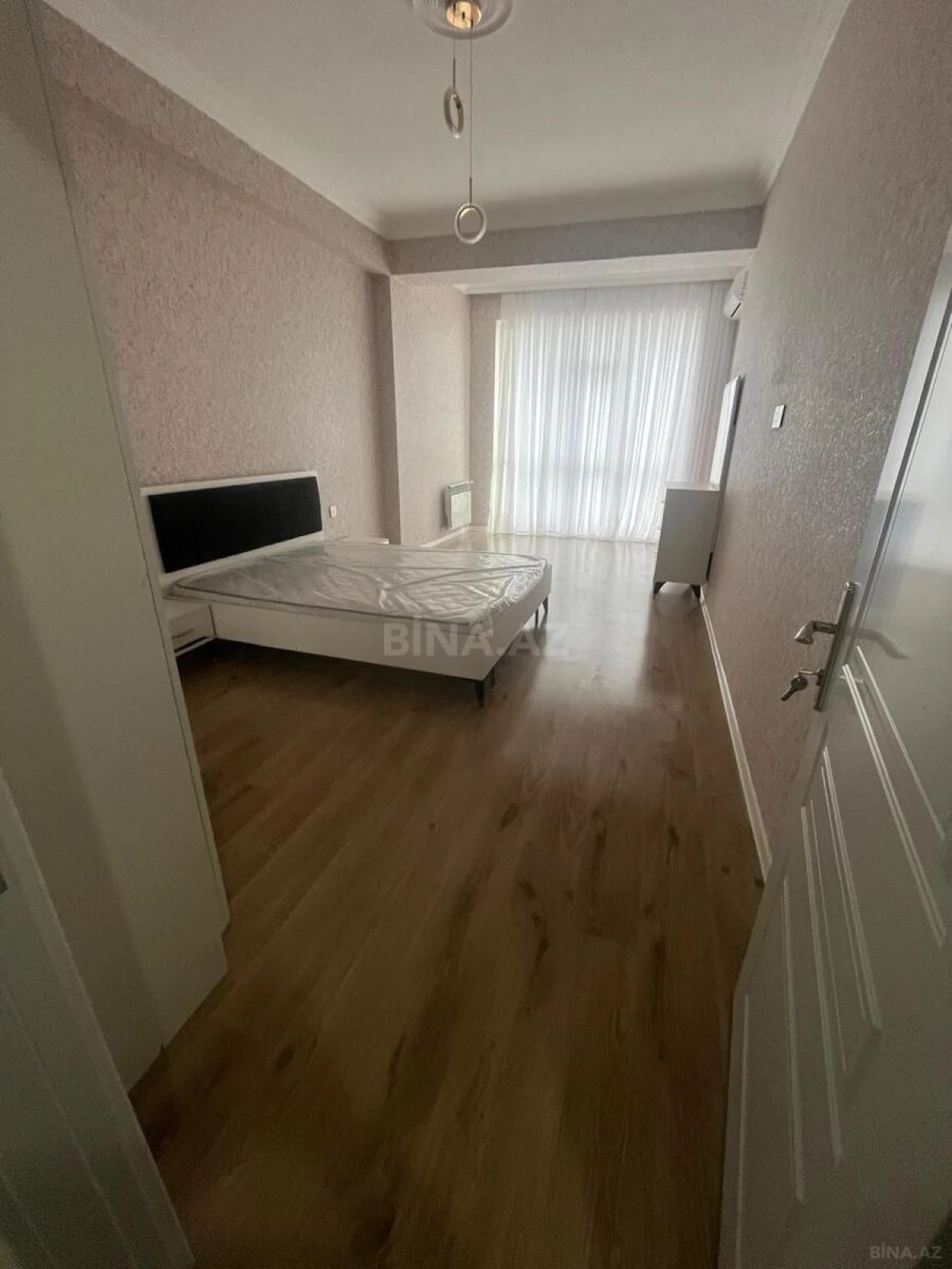 Kirayə verilir 2 otaqlı mənzil 75 m²