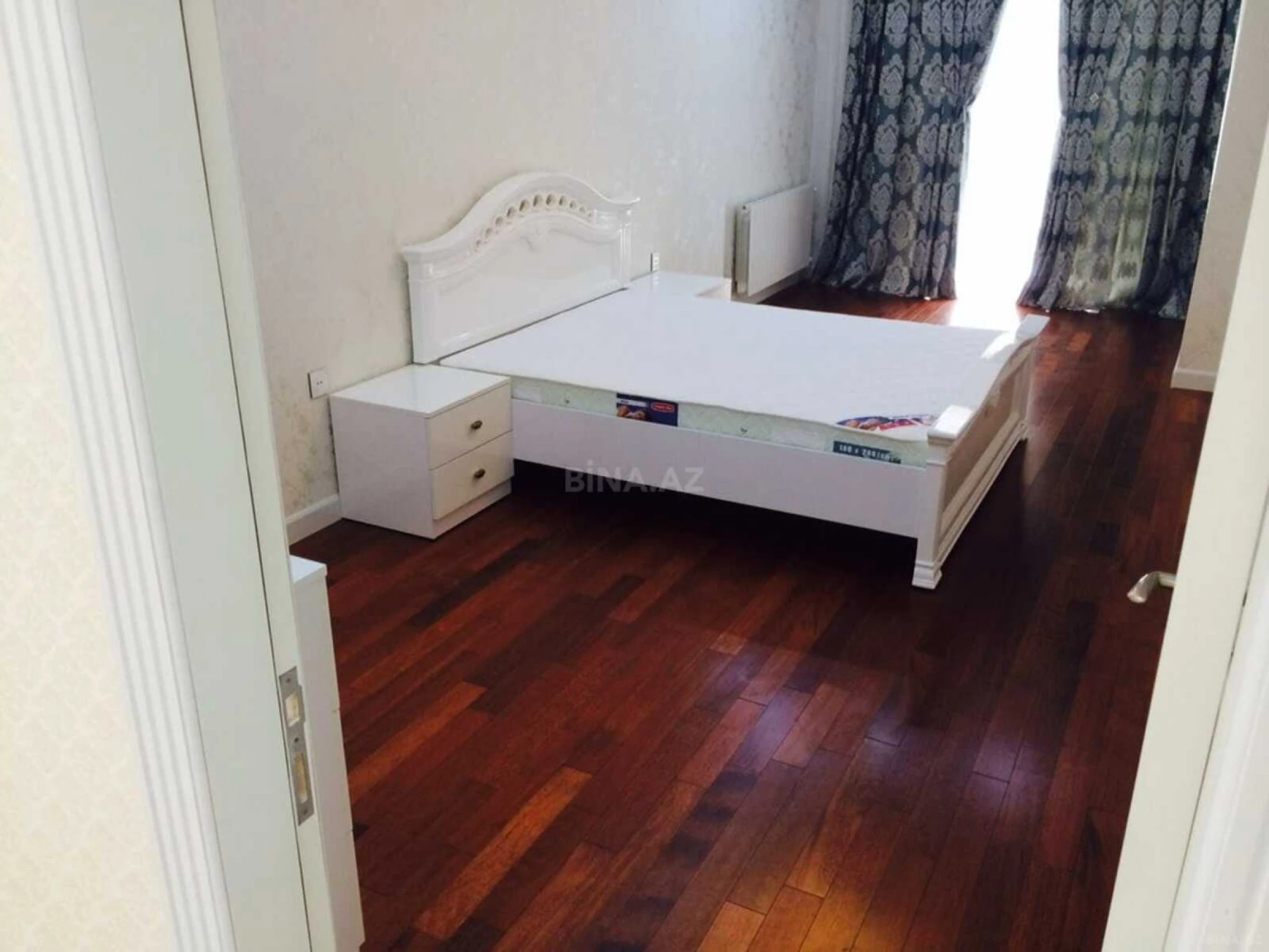 Kirayə verilir 3 otaqlı mənzil 135 m²
