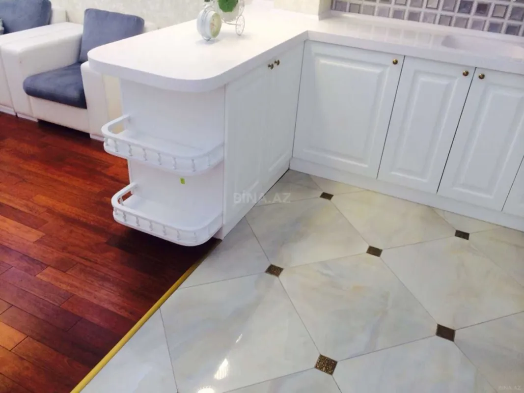 Kirayə verilir 3 otaqlı mənzil 135 m²