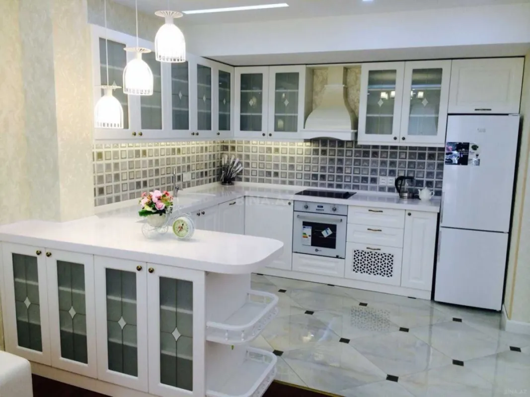 Kirayə verilir 3 otaqlı mənzil 135 m²