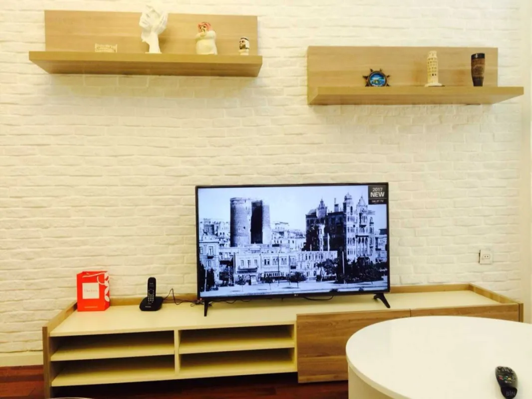 Kirayə verilir 3 otaqlı mənzil 135 m²