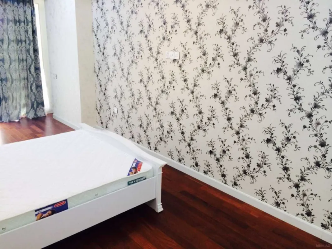 Kirayə verilir 3 otaqlı mənzil 135 m²