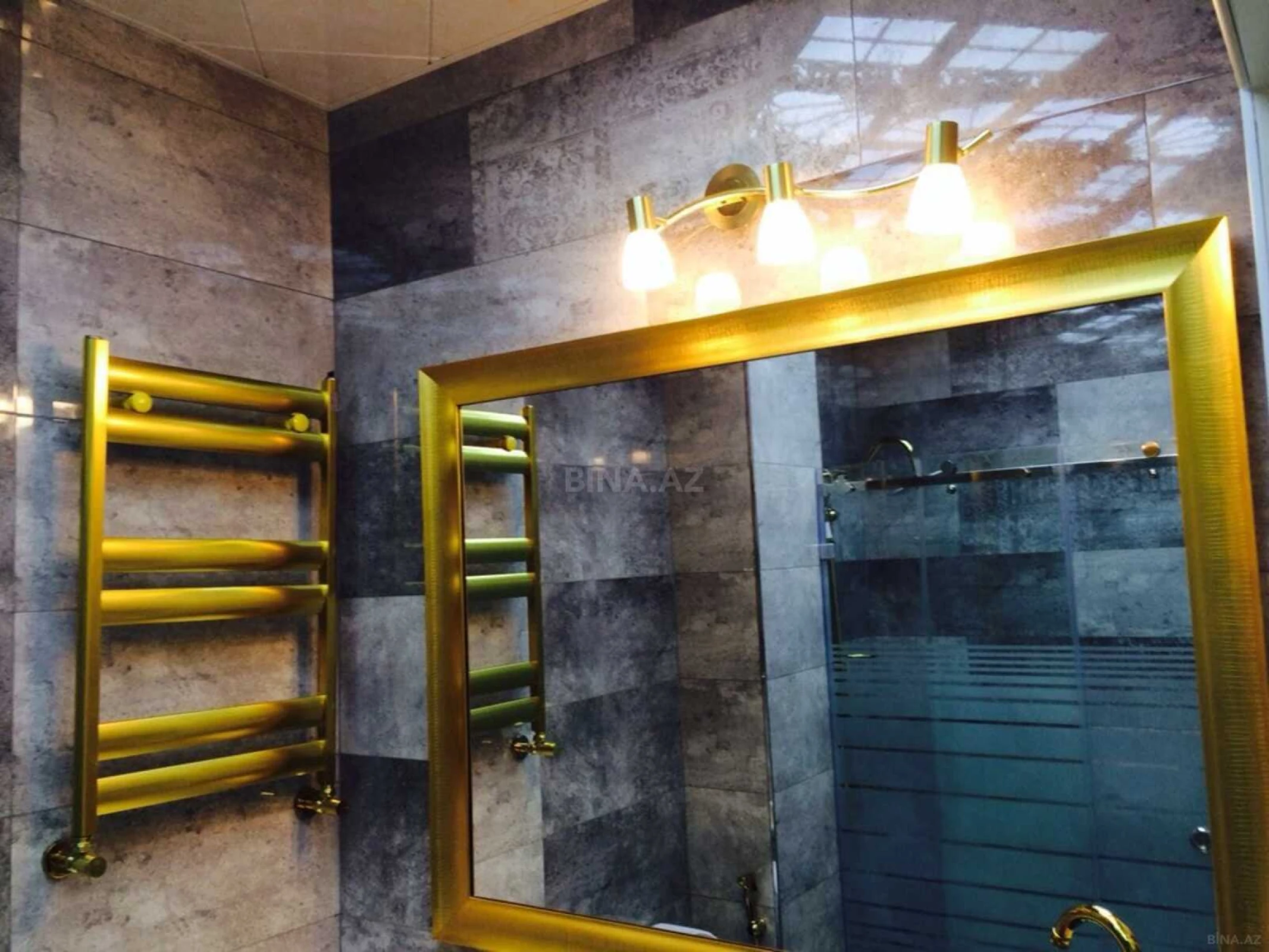 Kirayə verilir 3 otaqlı mənzil 135 m²