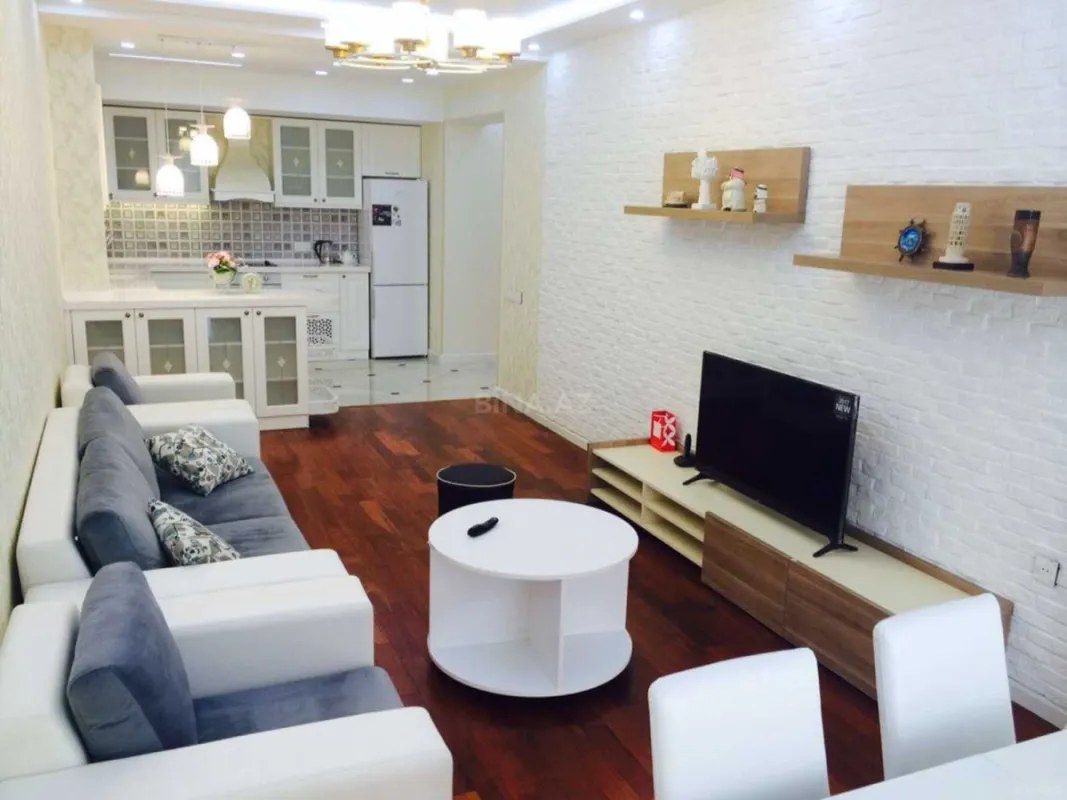 Kirayə verilir 3 otaqlı mənzil 135 m²