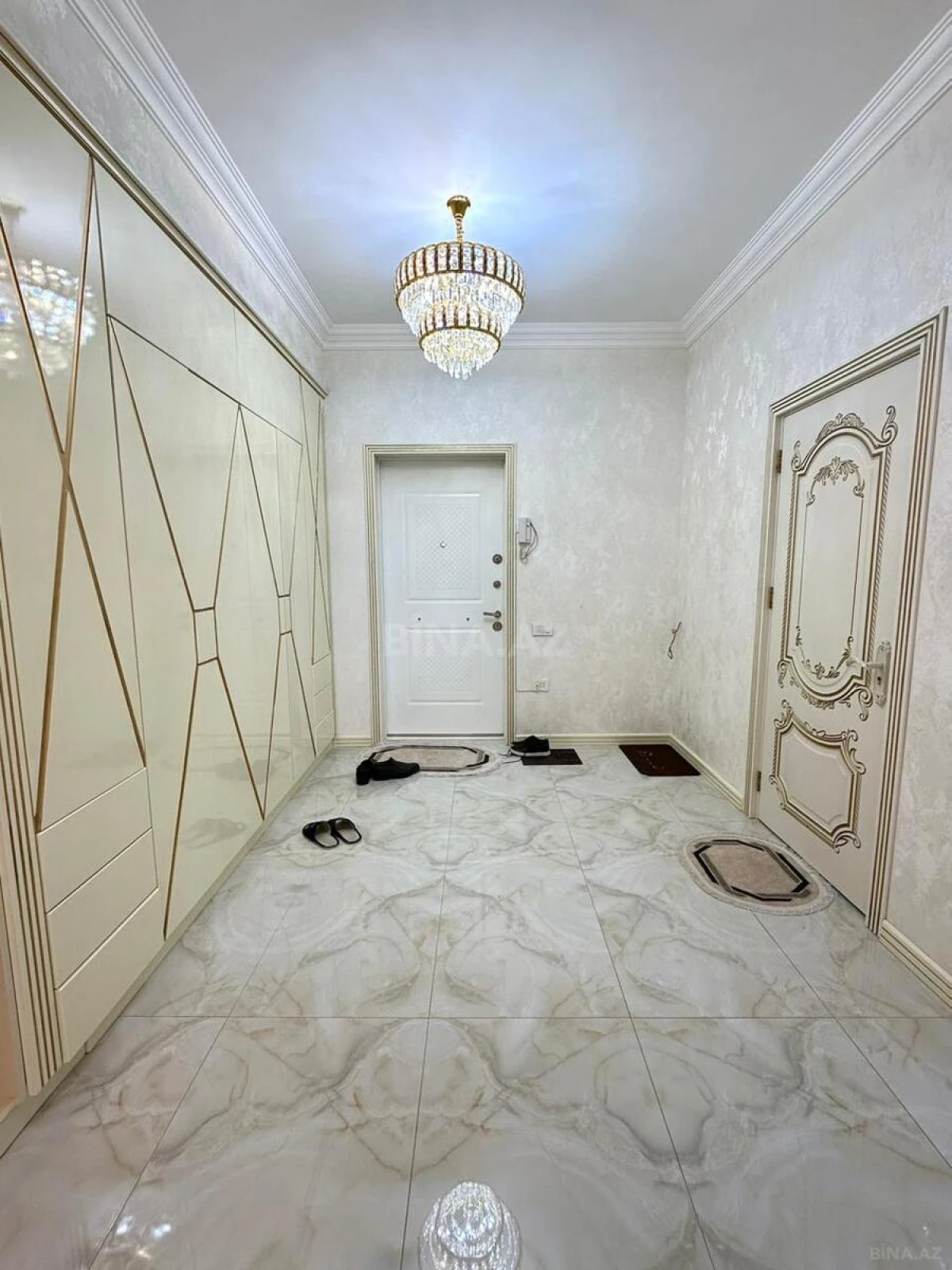 Satılır 3 otaqlı mənzil 105 m²