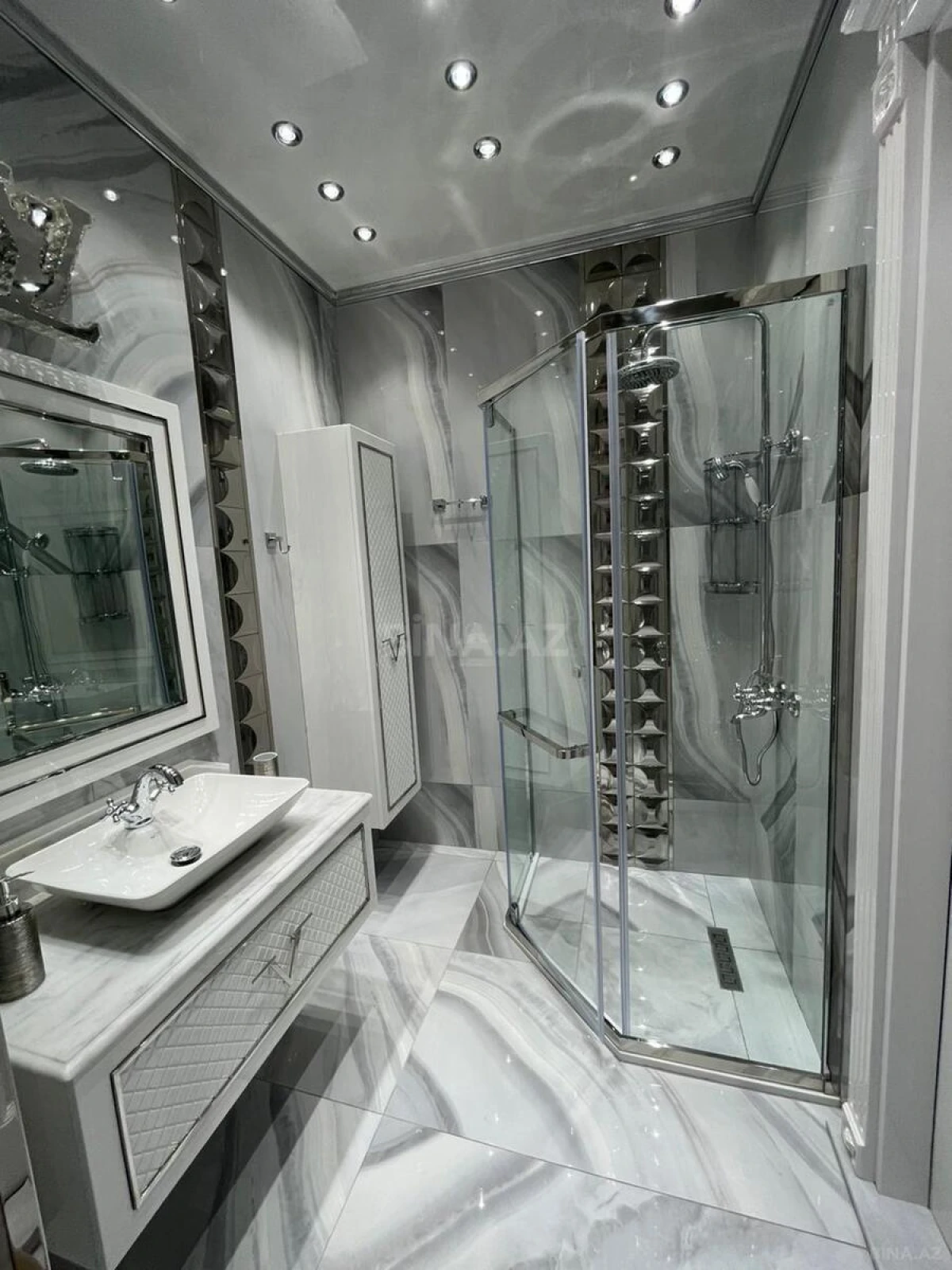 Satılır 3 otaqlı mənzil 120 m²