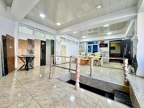 Satılır obyekt 380 m²