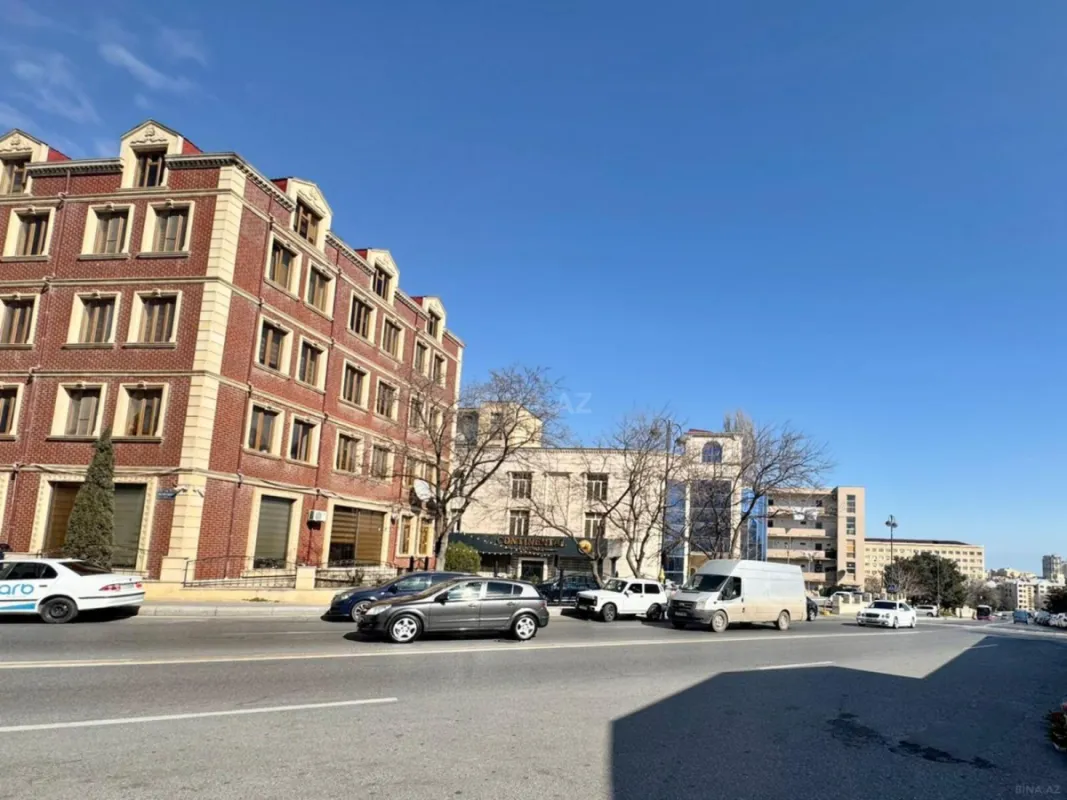 Satılır obyekt 380 m²