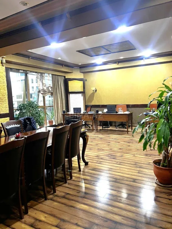 Satılır obyekt 199 m²