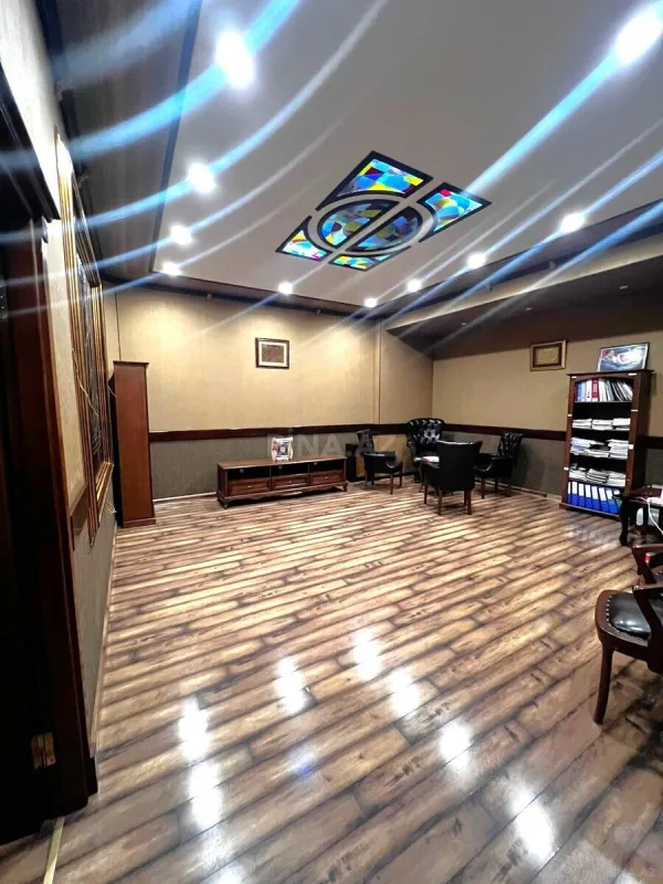 Satılır obyekt 199 m²