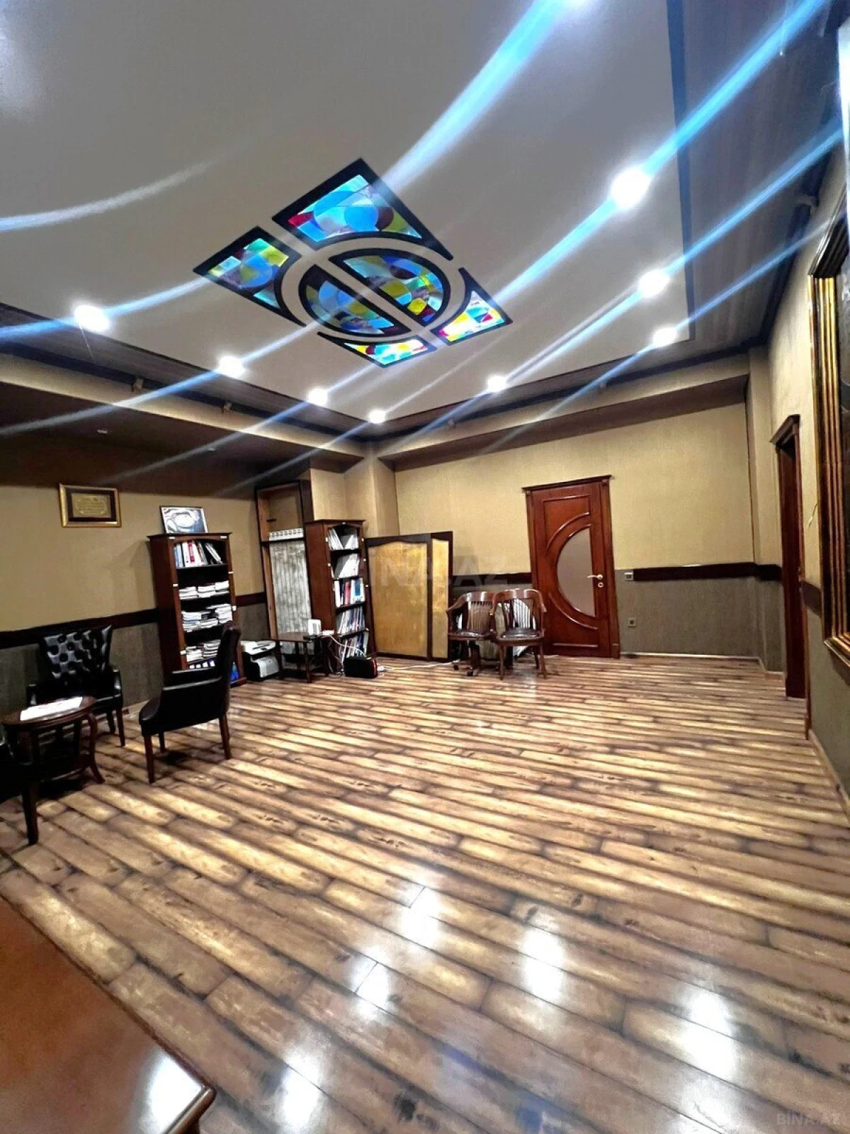 Satılır obyekt 199 m²