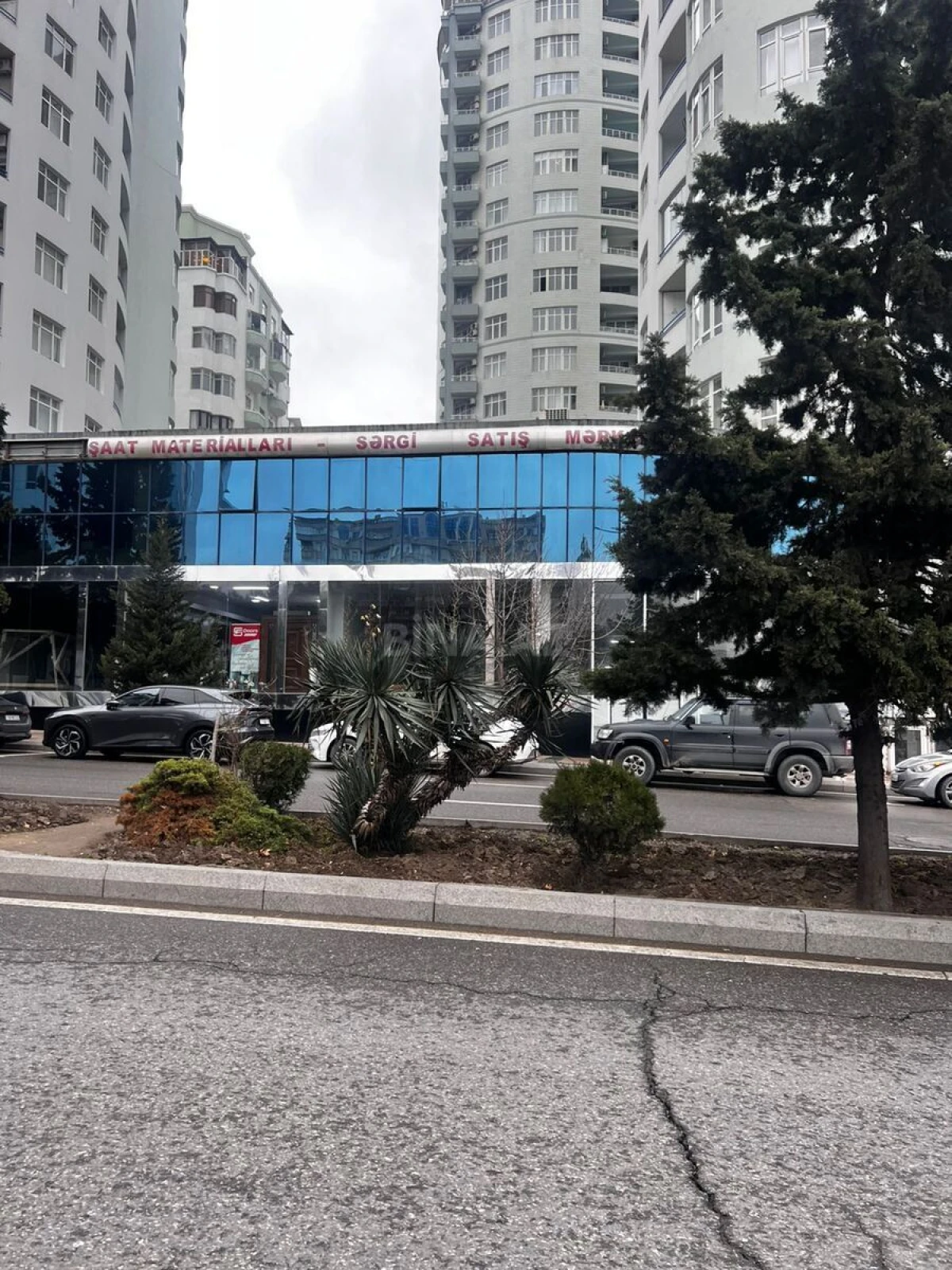 Satılır obyekt 199 m²