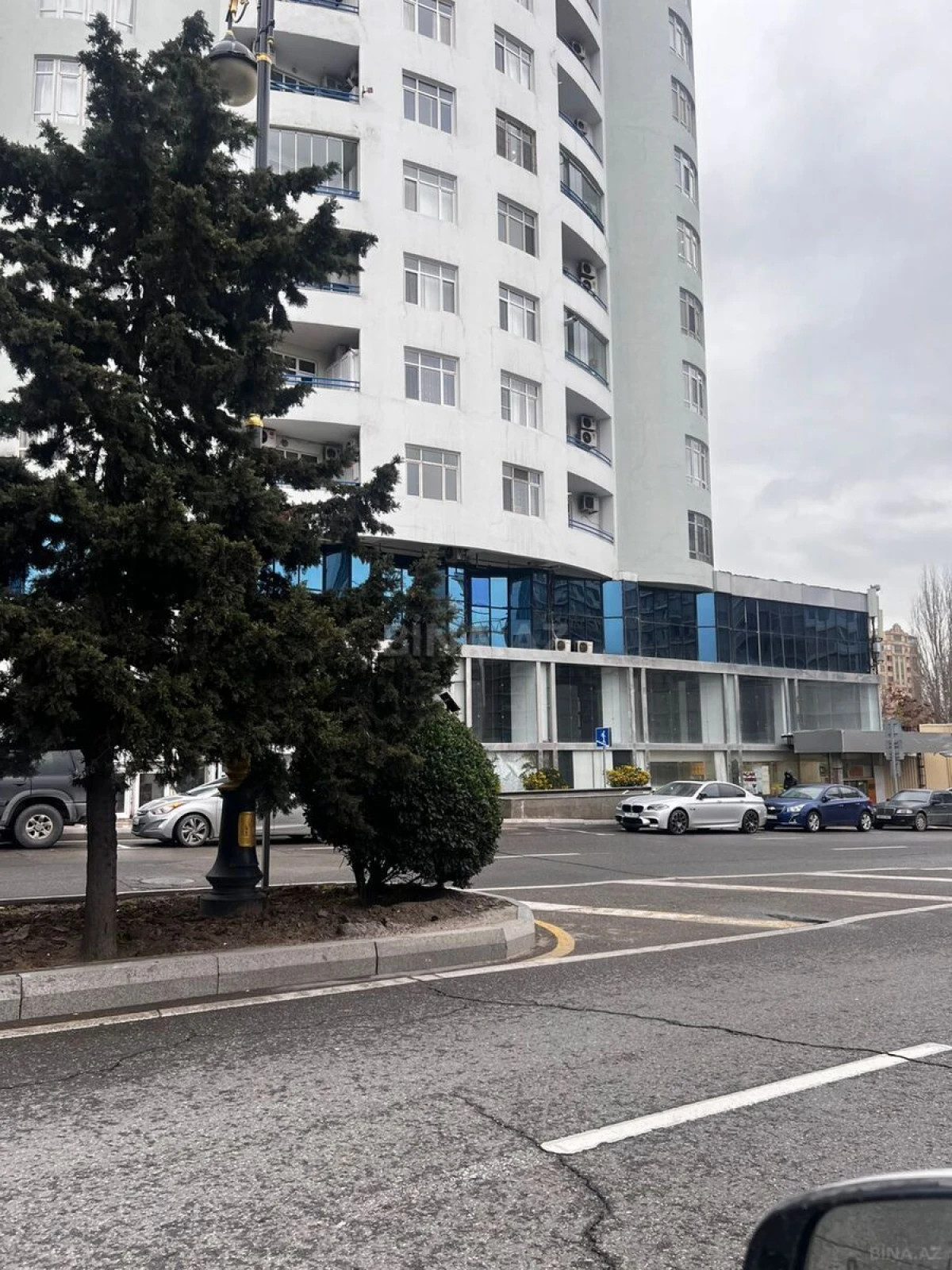 Satılır obyekt 199 m²