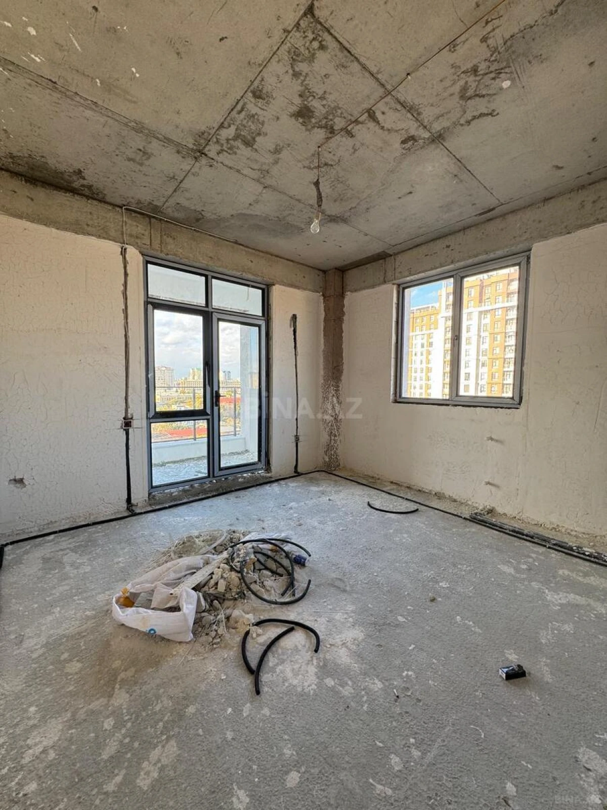 Satılır 3 otaqlı mənzil 106 m²