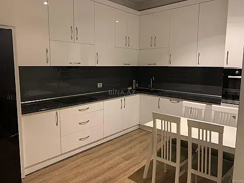 Kirayə verilir 3 otaqlı mənzil 140 m²