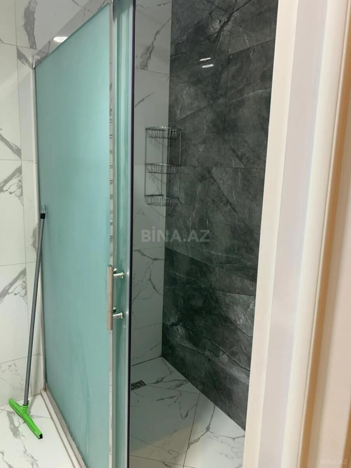 Kirayə verilir 3 otaqlı mənzil 140 m²