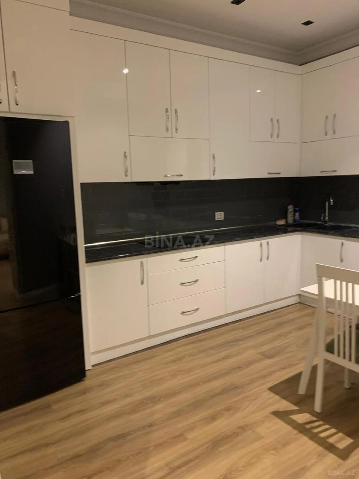Kirayə verilir 3 otaqlı mənzil 140 m²