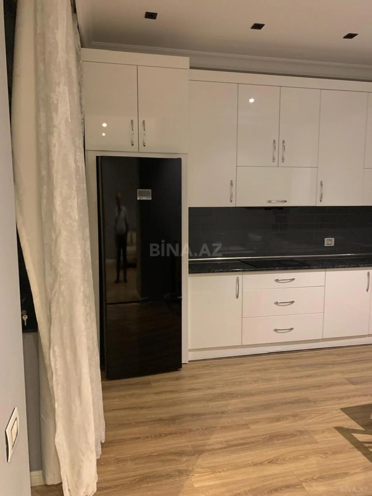 Kirayə verilir 3 otaqlı mənzil 140 m²