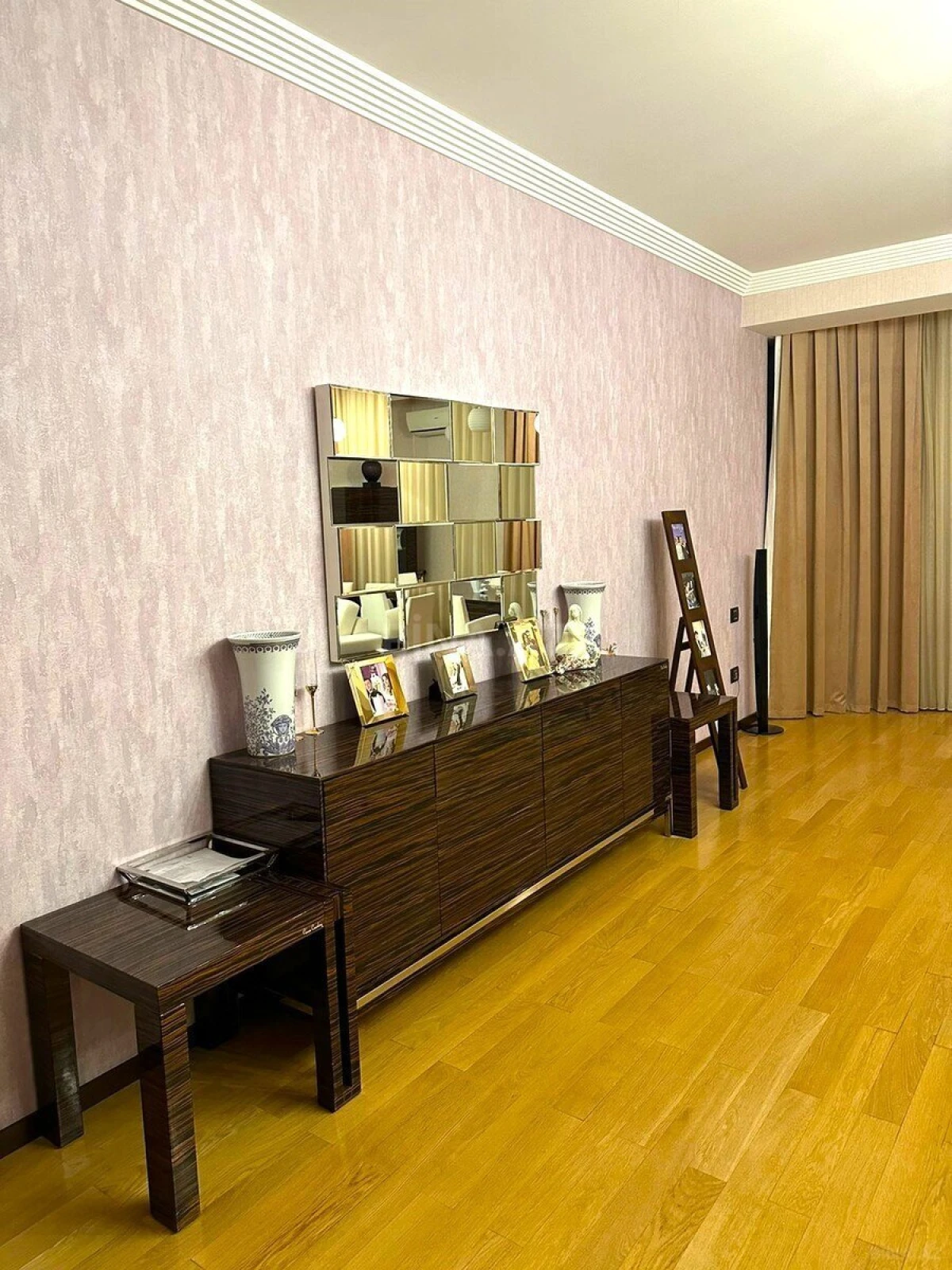 Satılır 4 otaqlı mənzil 210 m²