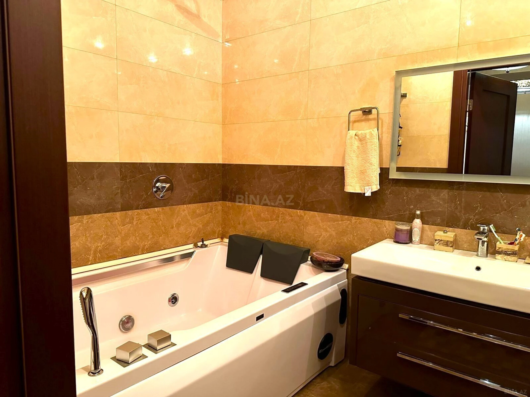 Satılır 4 otaqlı mənzil 210 m²