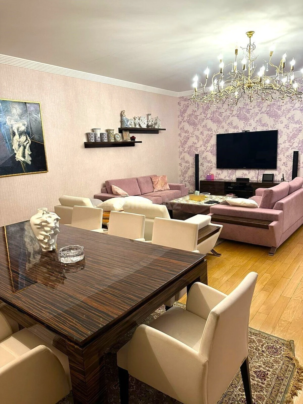 Satılır 4 otaqlı mənzil 210 m²