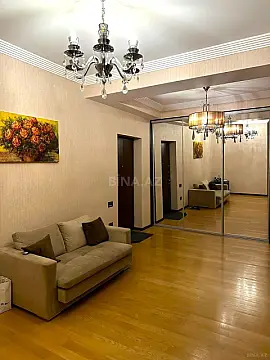 Satılır 4 otaqlı mənzil 210 m²