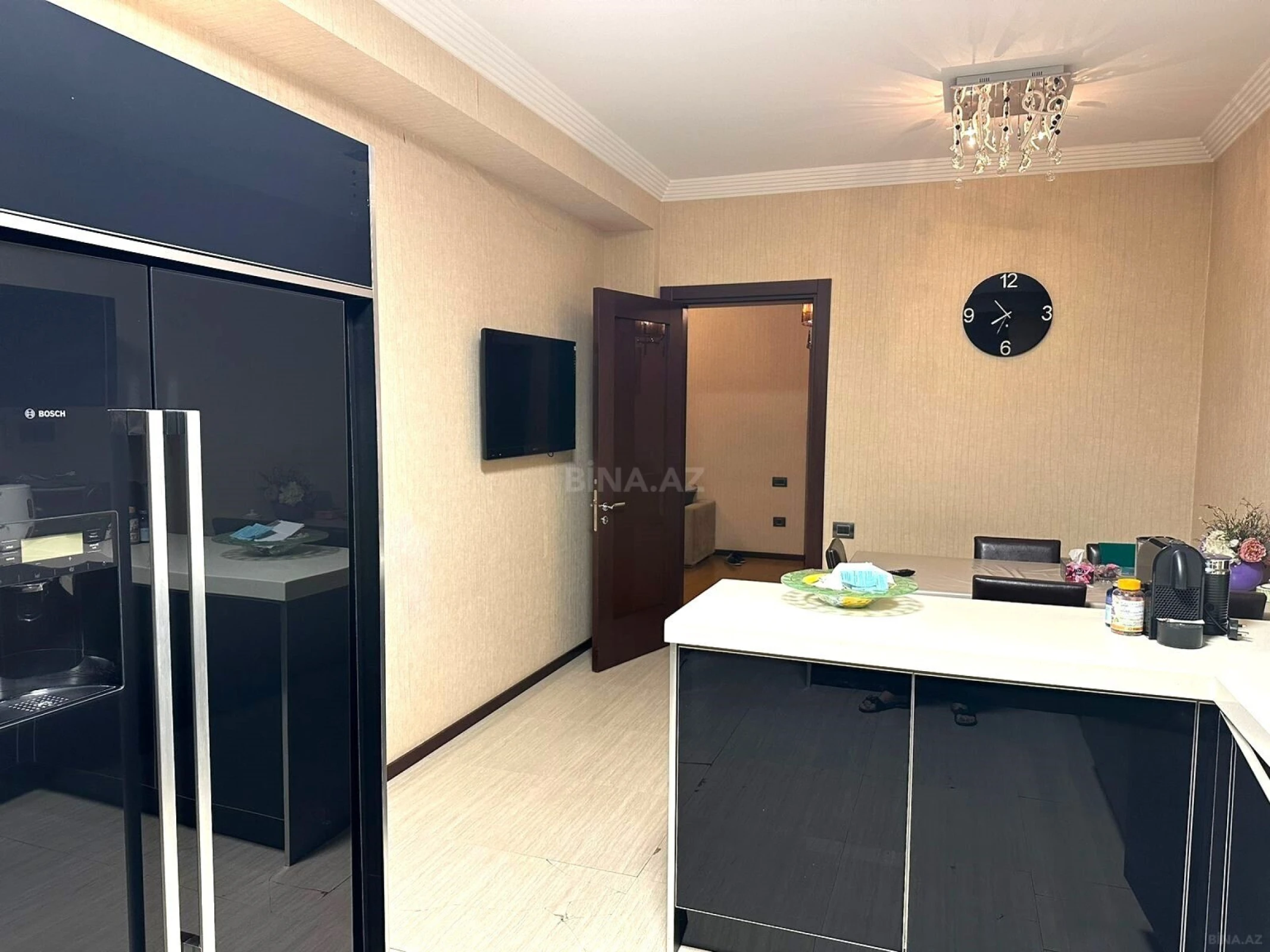 Satılır 4 otaqlı mənzil 210 m²