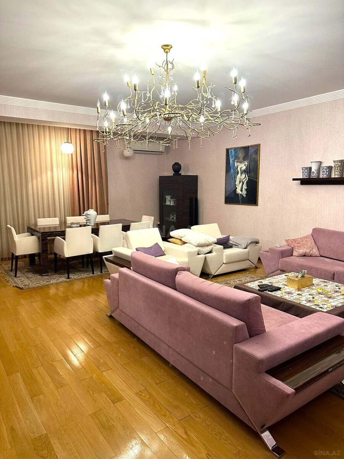 Satılır 4 otaqlı mənzil 210 m²