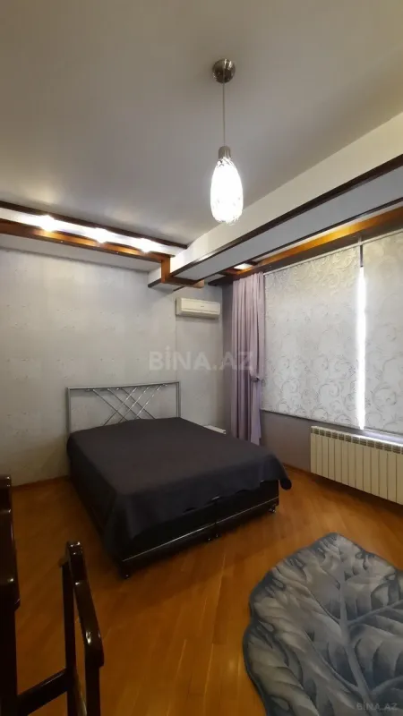 Satılır 4 otaqlı mənzil 175 m²