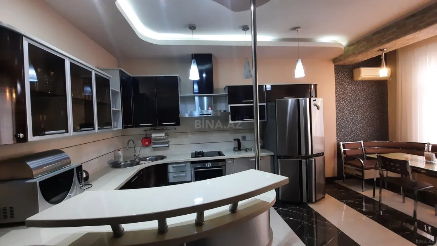 Satılır 4 otaqlı mənzil 175 m²