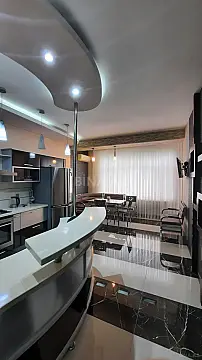 Satılır 4 otaqlı mənzil 175 m²