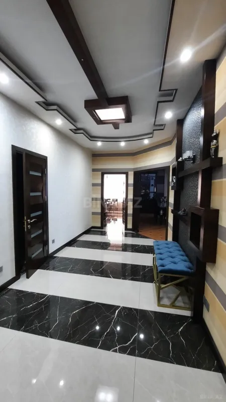 Satılır 4 otaqlı mənzil 175 m²