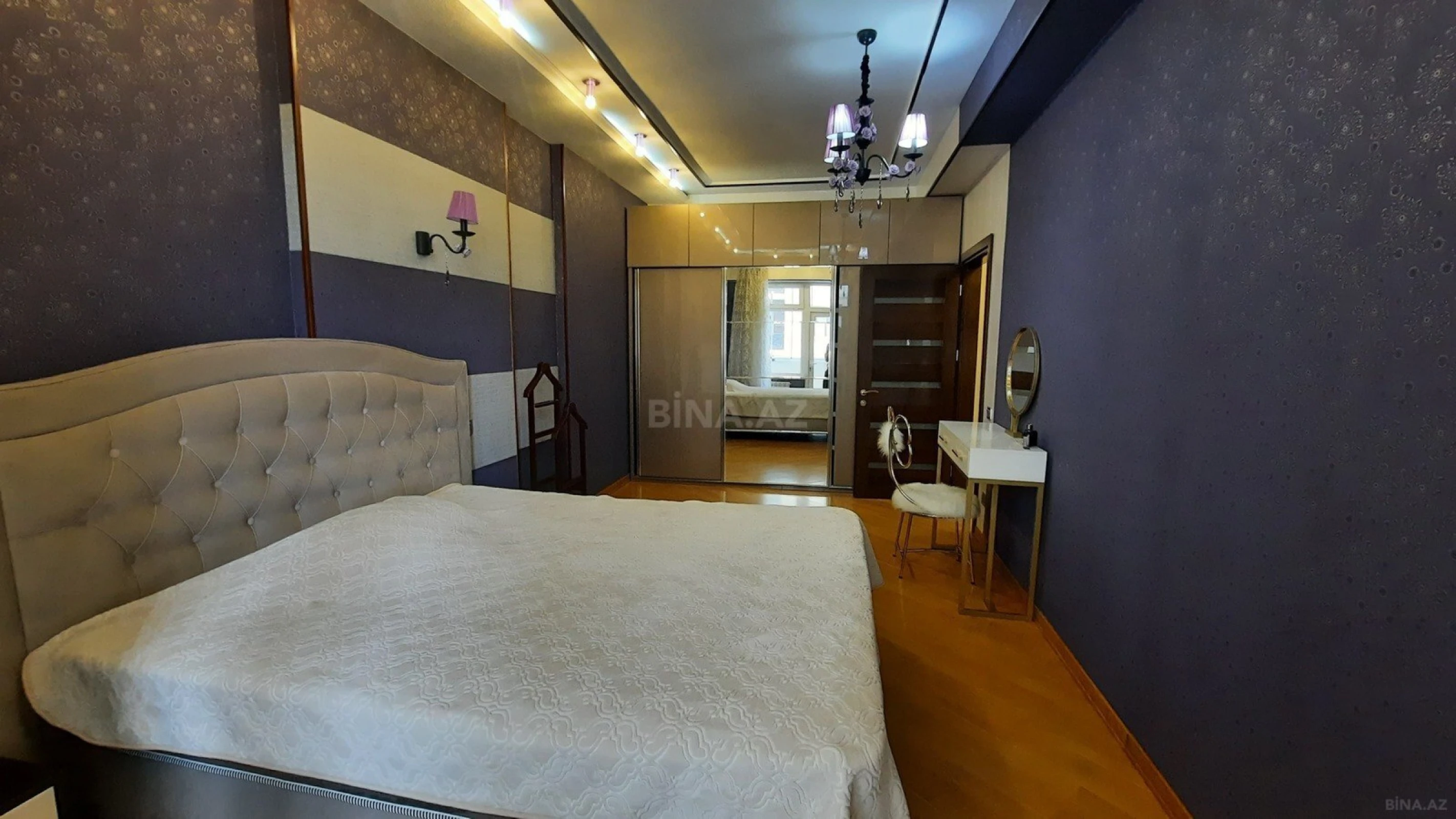 Satılır 4 otaqlı mənzil 175 m²