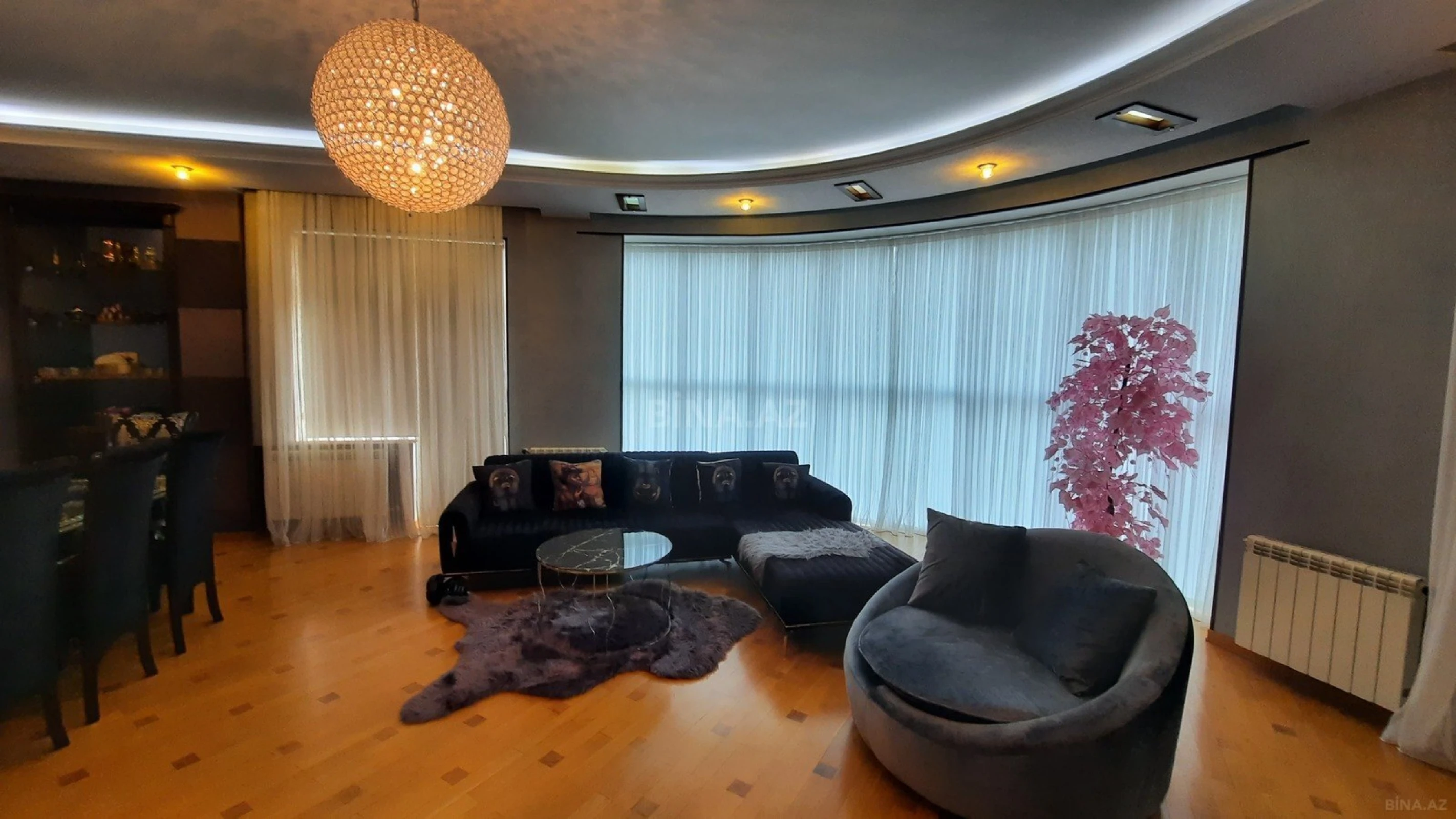 Satılır 4 otaqlı mənzil 175 m²