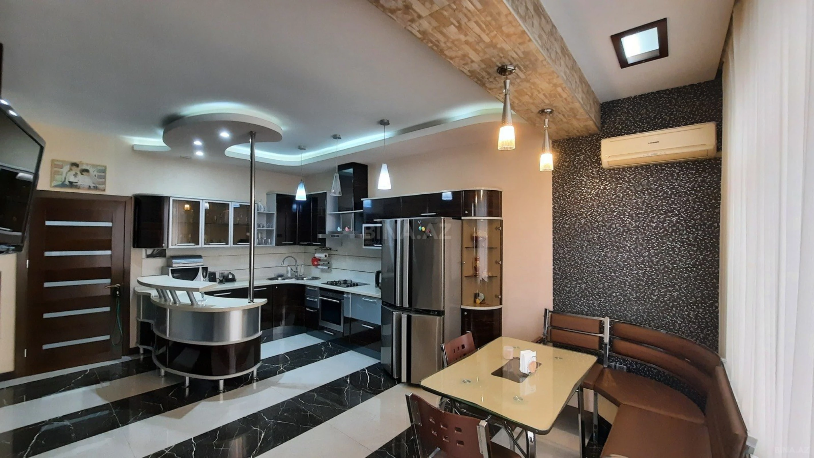Satılır 4 otaqlı mənzil 175 m²