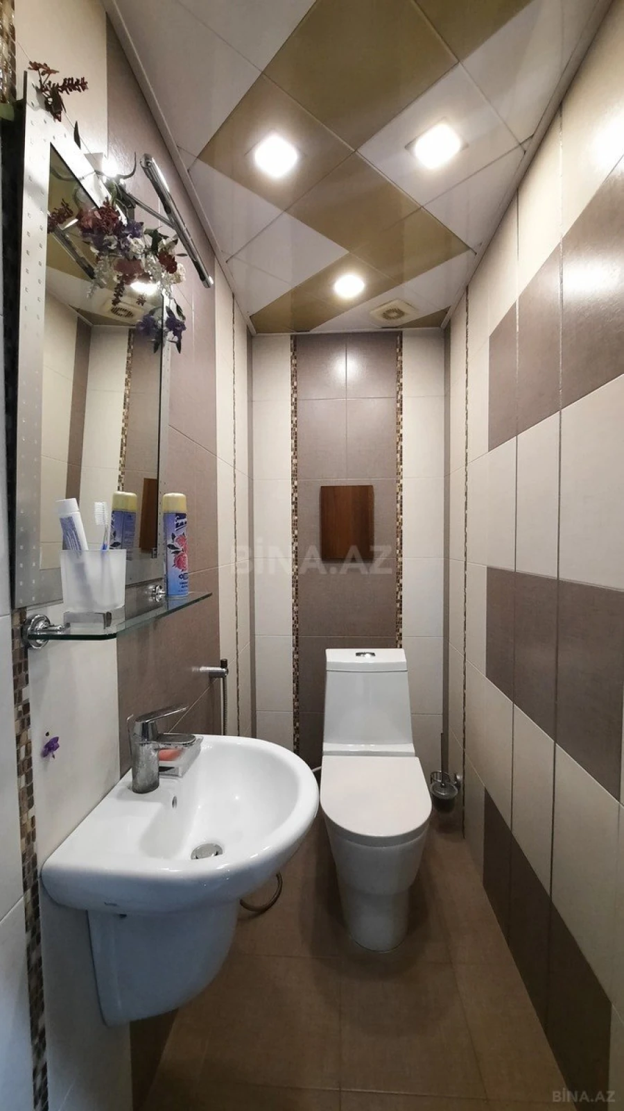 Satılır 4 otaqlı mənzil 175 m²
