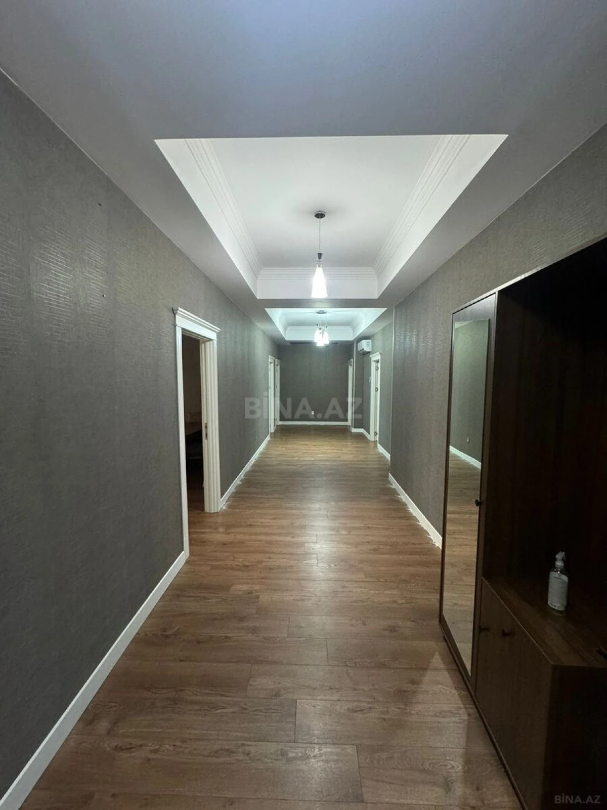 Kirayə verilir 4 otaqlı mənzil 142 m²