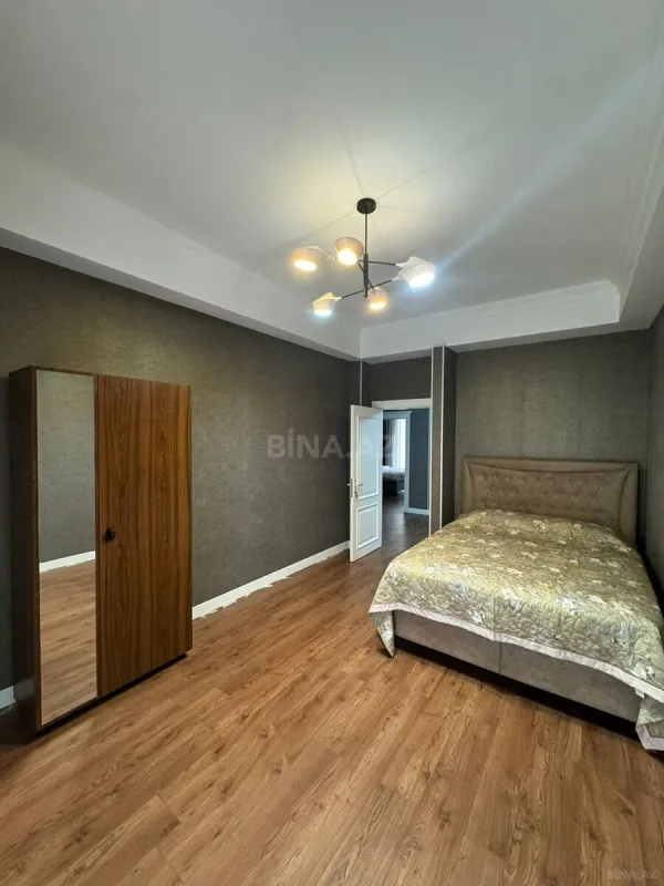 Kirayə verilir 4 otaqlı mənzil 142 m²