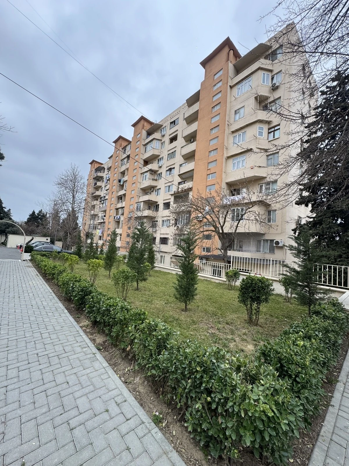 Satılır 4 otaqlı mənzil 100 m²