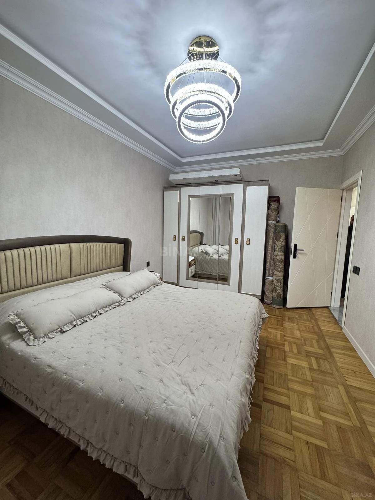 Satılır 4 otaqlı mənzil 100 m²