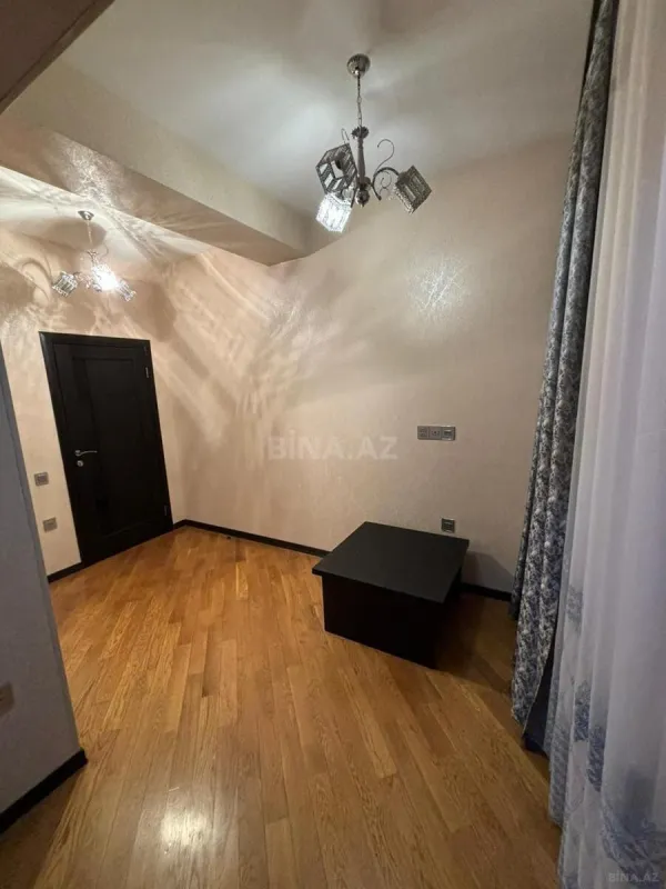 Kirayə verilir 3 otaqlı mənzil 118 m²