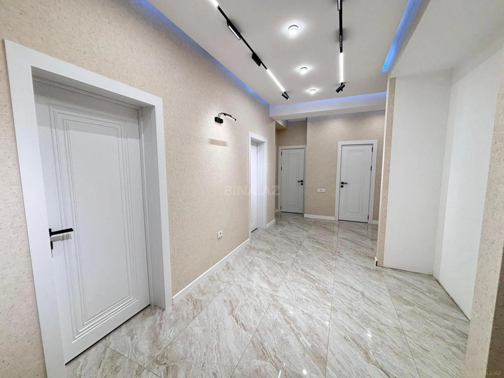Satılır 3 otaqlı mənzil 140 m²