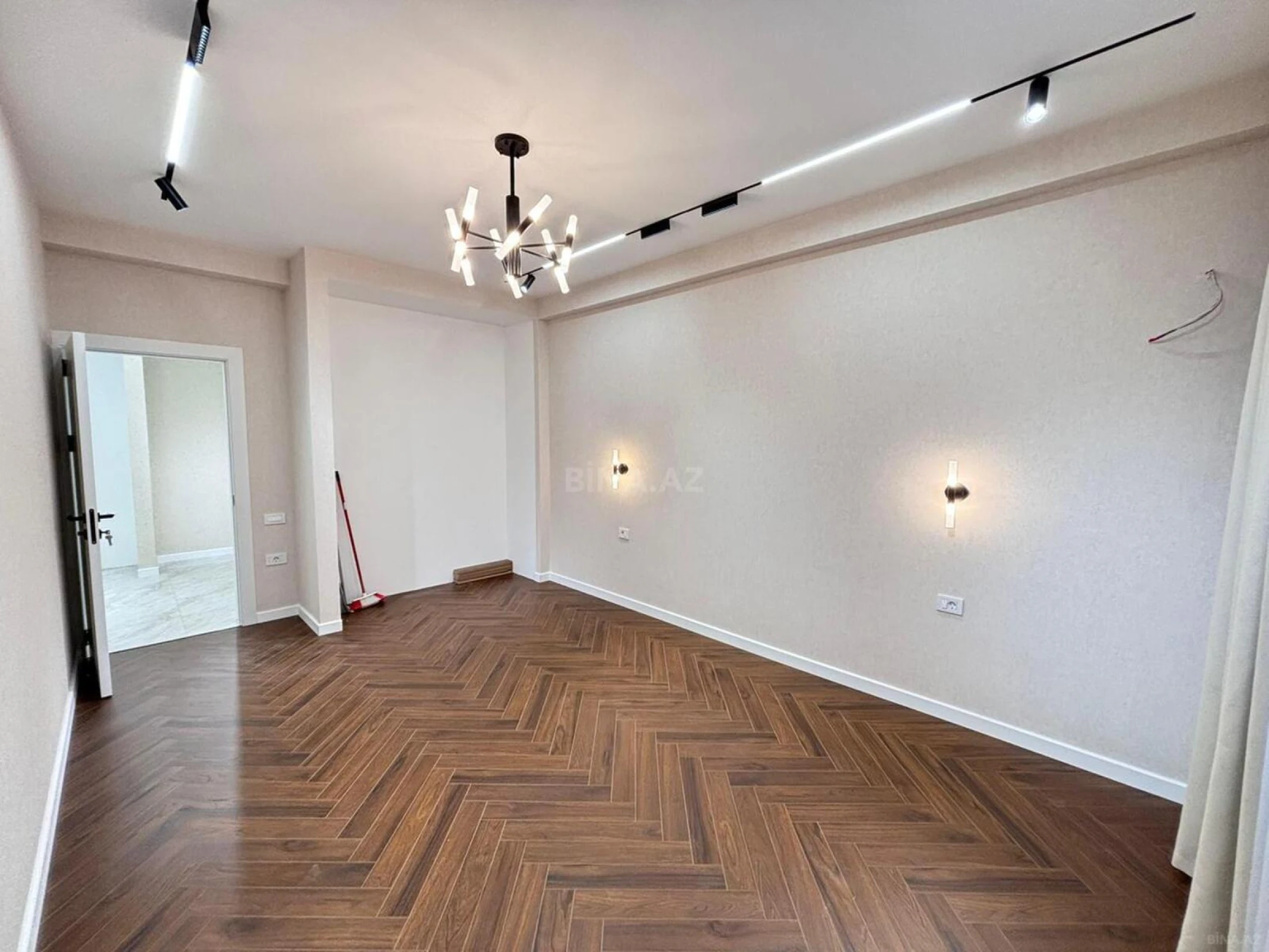 Satılır 3 otaqlı mənzil 140 m²