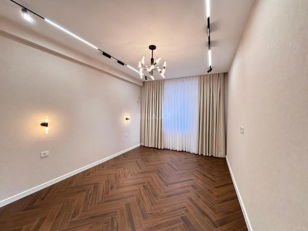 Satılır 3 otaqlı mənzil 140 m²