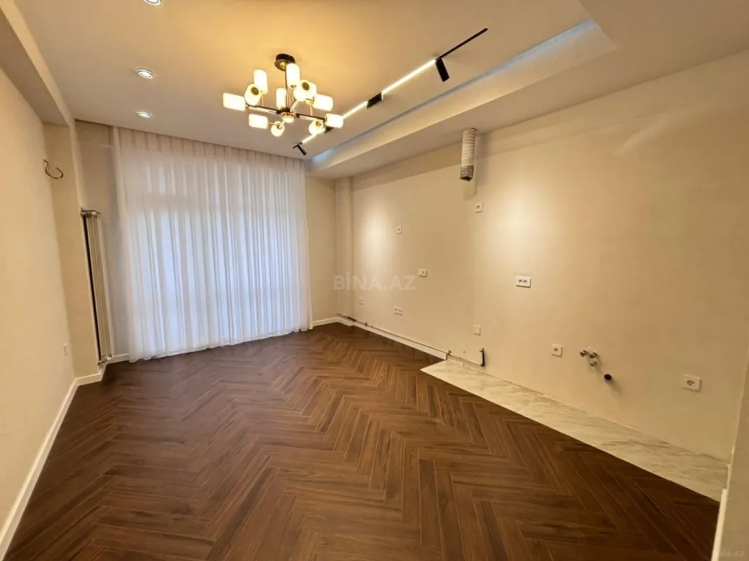 Satılır 3 otaqlı mənzil 140 m²