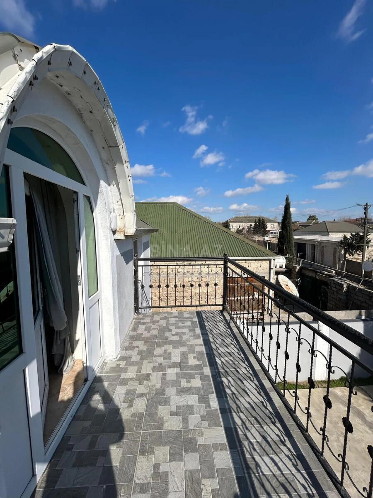 Satılır 5 otaqlı həyət evi 200 m²