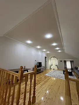 Satılır 5 otaqlı həyət evi 200 m²